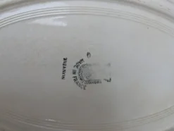 Plat de service Saint Amand modèle Trianon Terre de Fer contour géométrique