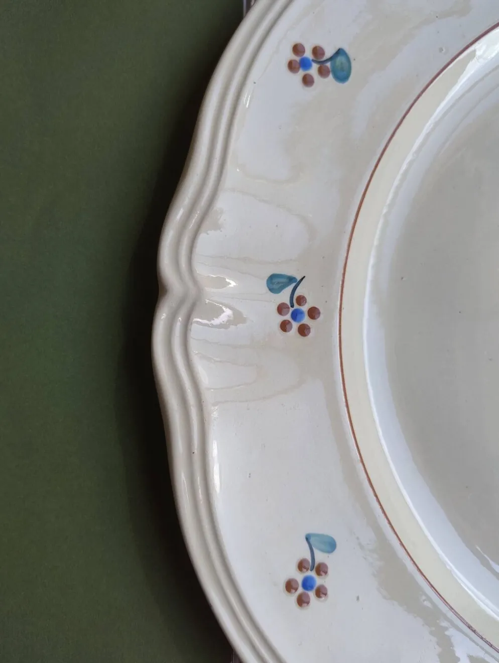 Plat de service vintage en faïence Digoin & Sarreguemines Arromanches