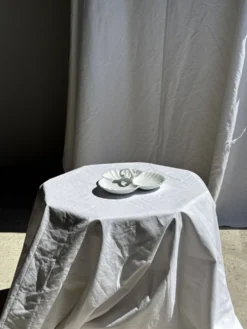 Plat de service vintage en porcelaine blanche à coquillages MP Samie D26 H4