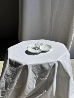 Plat de service vintage en porcelaine blanche à coquillages MP Samie D26 H4