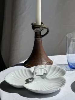 Plat de service vintage en porcelaine blanche à coquillages MP Samie D26 H4