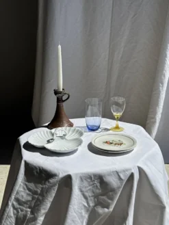 Plat de service vintage en porcelaine blanche à coquillages MP Samie D26 H4