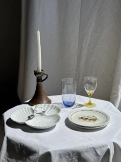 Plat de service vintage en porcelaine blanche à coquillages MP Samie D26 H4
