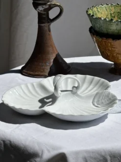 Plat de service vintage en porcelaine blanche à coquillages MP Samie D26 H4