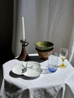 Plat de service vintage en porcelaine blanche à coquillages MP Samie D26 H4