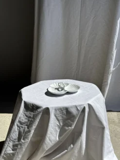 Plat de service vintage en porcelaine blanche à coquillages MP Samie D26 H4