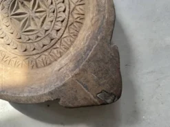 Plateau ancien indien sculpté en bois massif « Rosace »