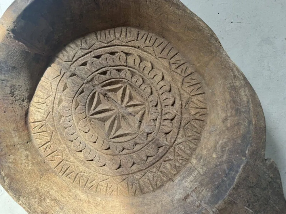 Plateau ancien indien sculpté en bois massif « Rosace »