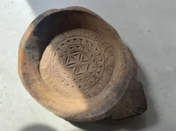 Plateau ancien indien sculpté en bois massif « Rosace »