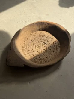 Plateau ancien indien sculpté en bois massif « Rosace »