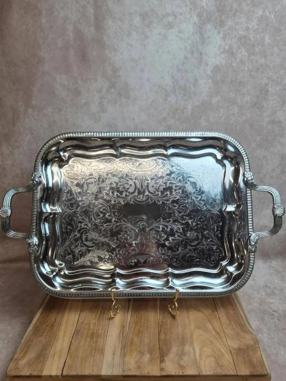 Plateau anglais en métal argenté décor floral – Angleterre