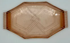Plateau art déco en verre rose avec poignée