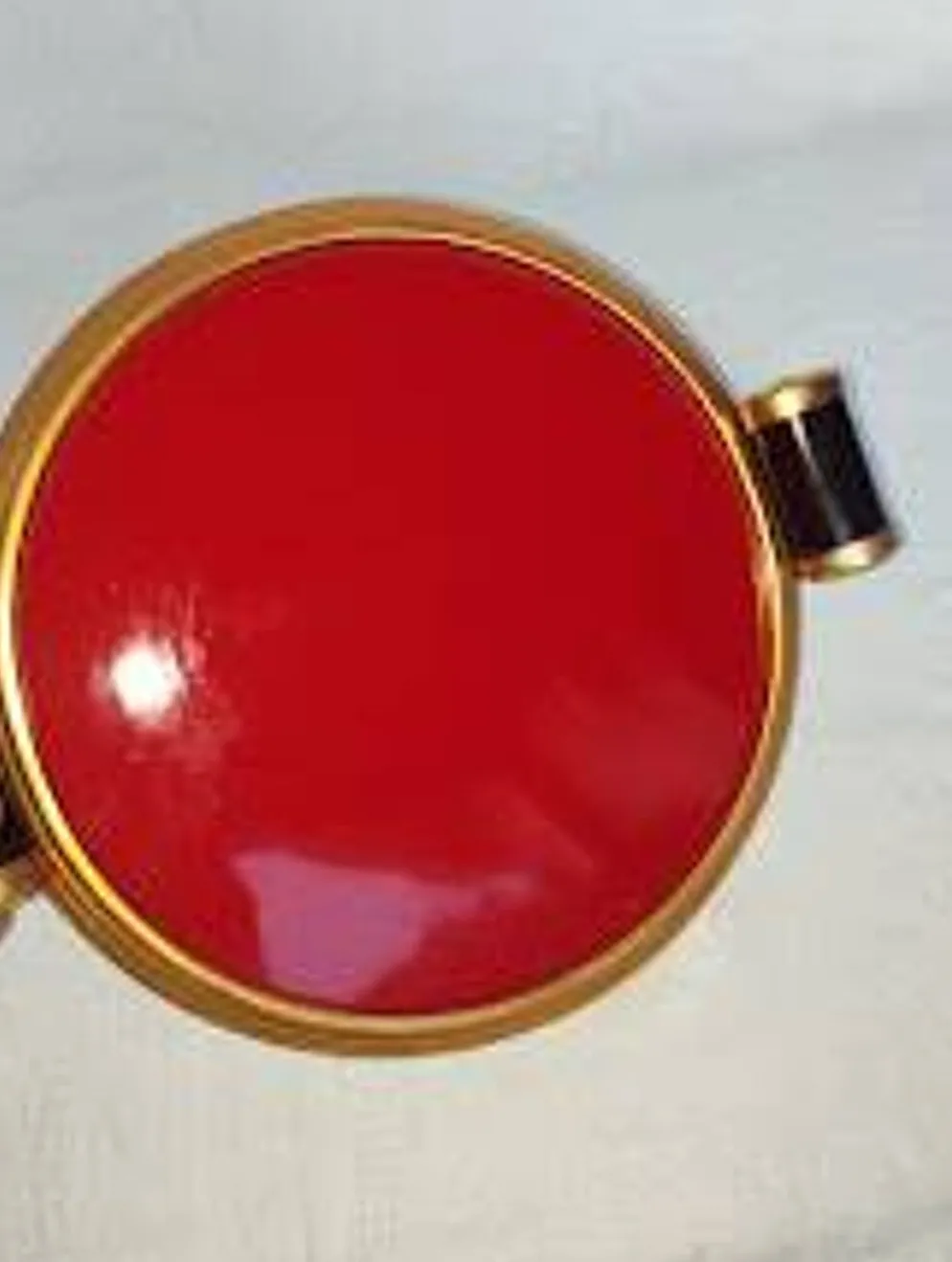 Plateau Art déco en verre rouge et laiton – poignées bakélite, vers 1930