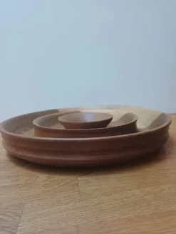 Plateau artisanal en bois tourné