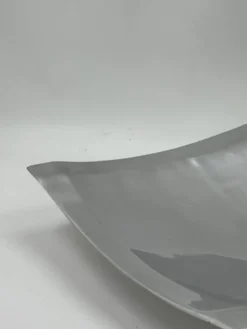 Plateau carré sculptural en aluminium brossé