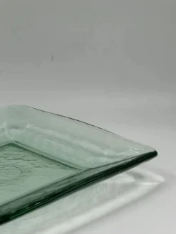 Plateau carré sculptural en verre, finition ondulée texturée