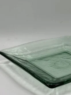 Plateau carré sculptural en verre, finition ondulée texturée