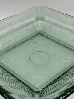 Plateau carré sculptural en verre, finition ondulée texturée