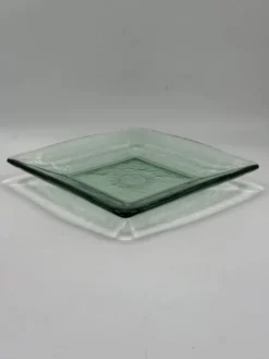 Plateau carré sculptural en verre, finition ondulée texturée