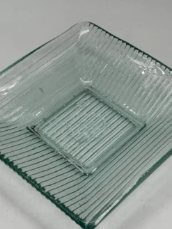 Plateau carré vintage en verre strié