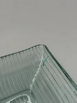 Plateau carré vintage en verre strié