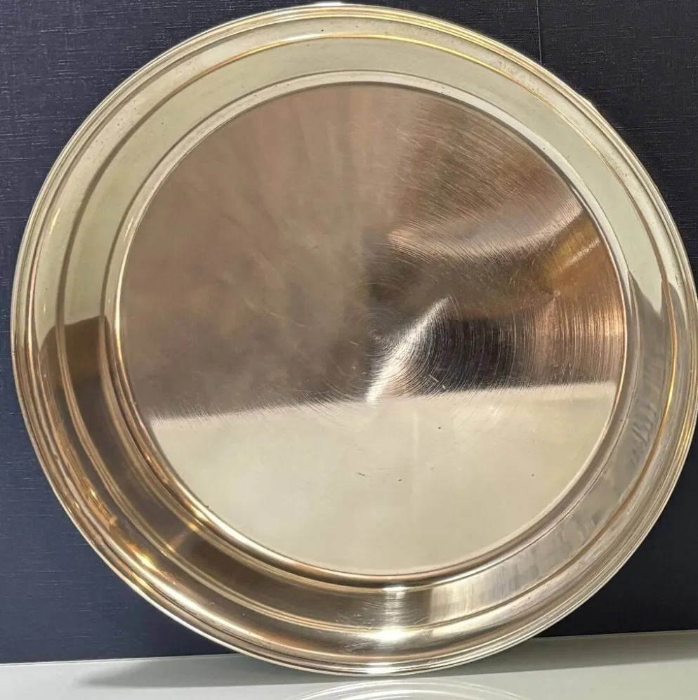 Plateau circulaire vintage en métal argenté – Fabrication Royaume Uni