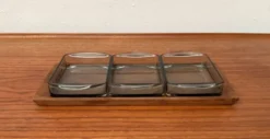 Plateau danois des années 50 en teck avec plateaux en verre Cabaret de Holmegaard, années 1960, ensemble de 4.