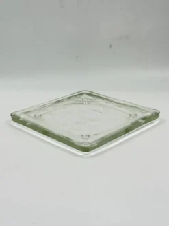 Plateau de service carré vintage en verre transparent teinté vert pâle avec pieds surélevés