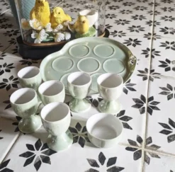 Plateau de service vintage et ses 6 coquetiers.
