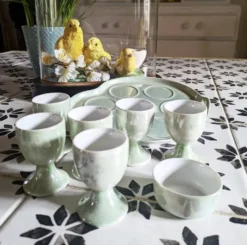 Plateau de service vintage et ses 6 coquetiers.