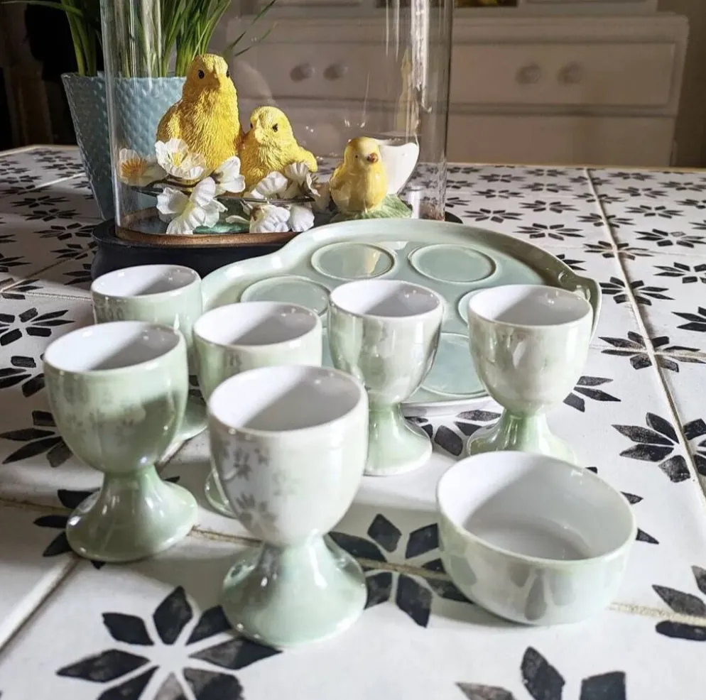 Plateau de service vintage et ses 6 coquetiers.