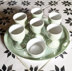 Plateau de service vintage et ses 6 coquetiers.