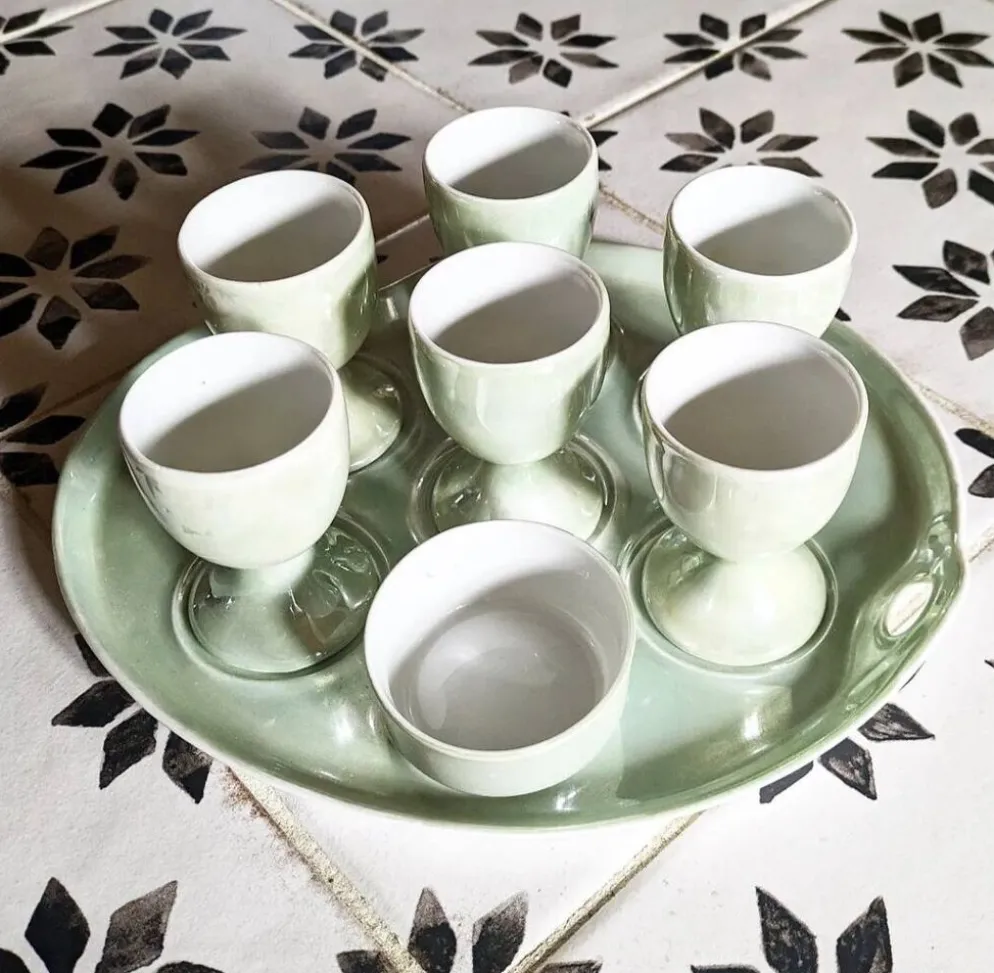 Plateau de service vintage et ses 6 coquetiers.