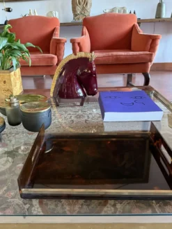 Plateau en laiton et lucite en écaille de tortue de style Hollywood Regency, Italie, années 1970.