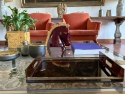 Plateau en laiton et lucite en écaille de tortue de style Hollywood Regency, Italie, années 1970.