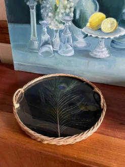 Plateau en rotin vintage plume de paon