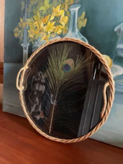 Plateau en rotin vintage plume de paon