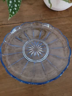 Plateau en verre bleu rond