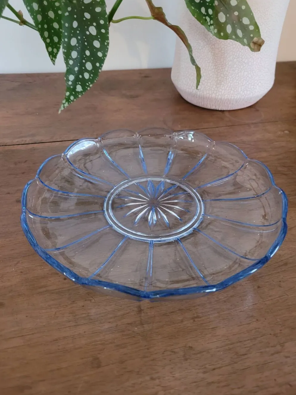 Plateau en verre bleu rond