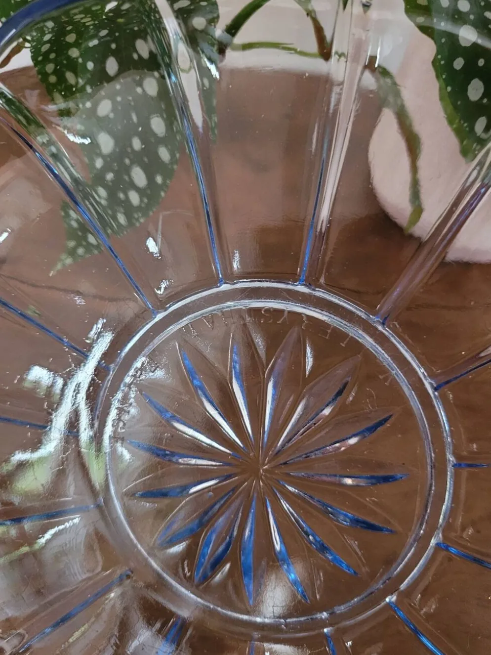 Plateau en verre bleu rond