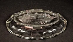 Plateau en verre pressé à décor étoilé – Art Déco – (Colonial)