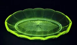 Plateau en verre pressé à décor étoilé – Art Déco – (Colonial)