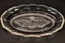 Plateau en verre pressé à décor étoilé – Art Déco – (Colonial)