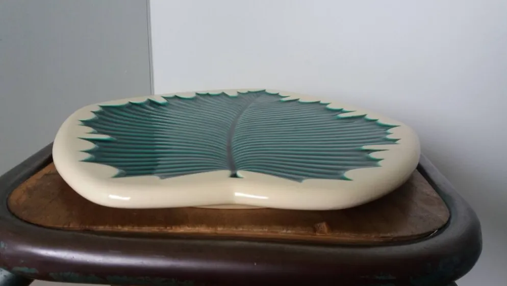 Plateau feuille Verceram modèle 4675, années 50