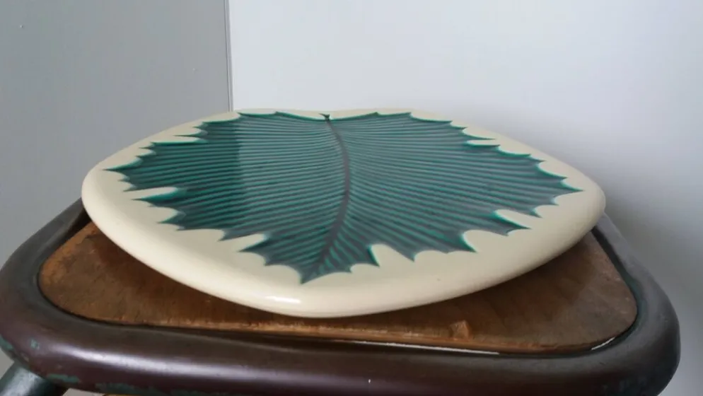 Plateau feuille Verceram modèle 4675, années 50