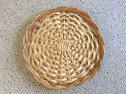 Plateau à fromage ou plat à gâteaux vintage en osier