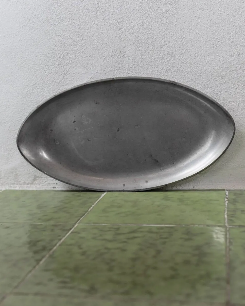 Plateau ovale vintage en étain par Just Andersen - décoration de table - Art déco Danemark - années 1930