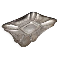 Plateau rectangulaire en métal argenté embossé / Centre de table par Olri, Italie