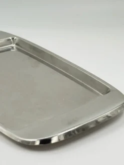 Plateau rectangulaire vintage en acier inoxydable avec rebord surélevé