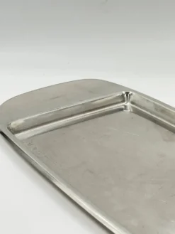 Plateau rectangulaire vintage en acier inoxydable avec rebord surélevé